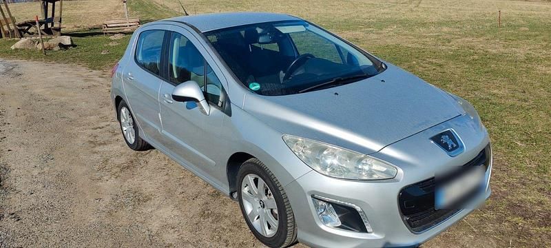 Gebraucht Peugeot 308 Active 120 PS (88 kW) 2012 Grau Limousine