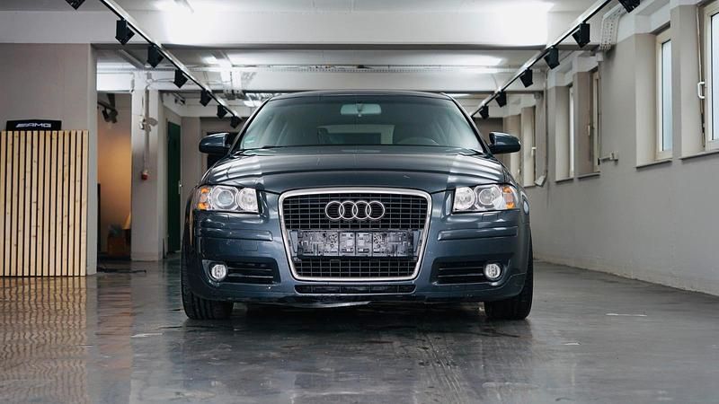 Silber Gebraucht 2005 Audi A3 Sportback Ambiente Kleinwagen | 2.250 € (Guter Preis) - Bild 1/4