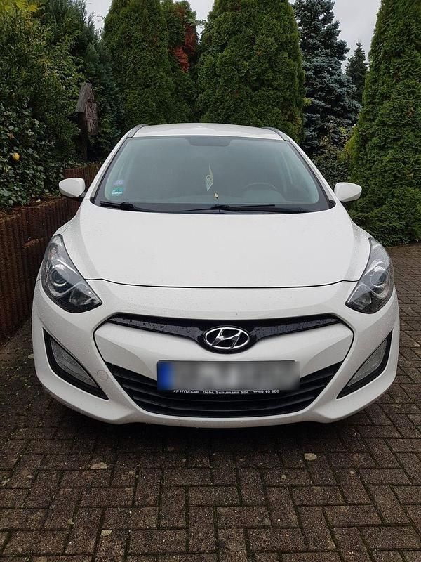 Weiß Gebraucht 2014 Hyundai i30 Edition Kombi | 8.900 € (Fairer Preis) - Bild 1/4