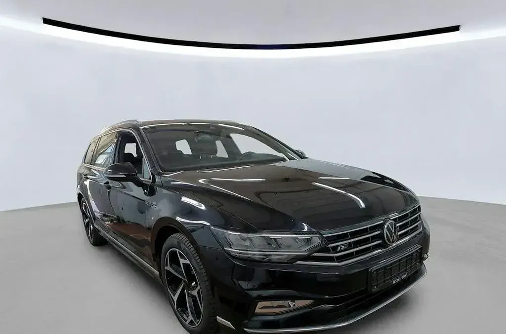 Gebraucht VW Passat R-line 190 PS (139 kW) 2022 Schwarz Kombi