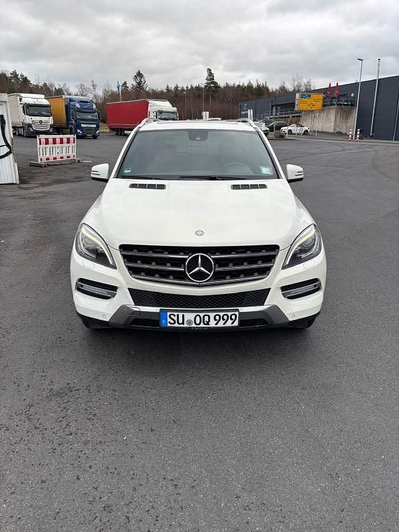 Weiß Gebraucht 2012 Mercedes ML350 SUV | 15.700 € (Fairer Preis) - Bild 1/4