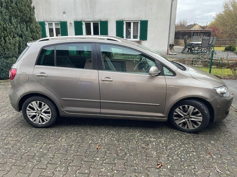 Gebraucht VW Golf Plus Cross Life 122 PS (89 kW) 2013 Gold Van / Kleinbus