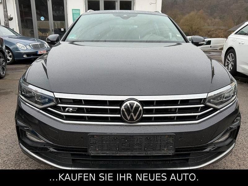 Gebraucht VW Passat R-line 200 PS (147 kW) 2023 Grau Kombi