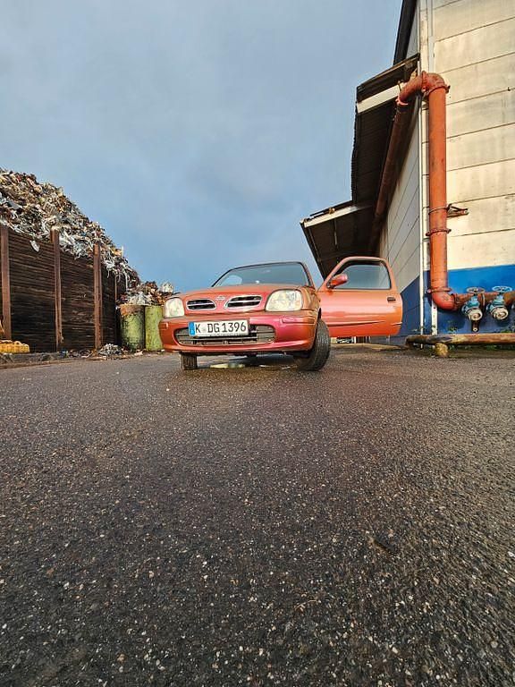 Orange Gebraucht 2000 Nissan Micra Comfort Limousine | 900 € (Fairer Preis) - Bild 1/4