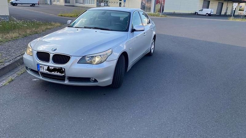 Grau Gebraucht 2004 BMW 520 Limousine | 2.800 € (Guter Preis) - Bild 1/4