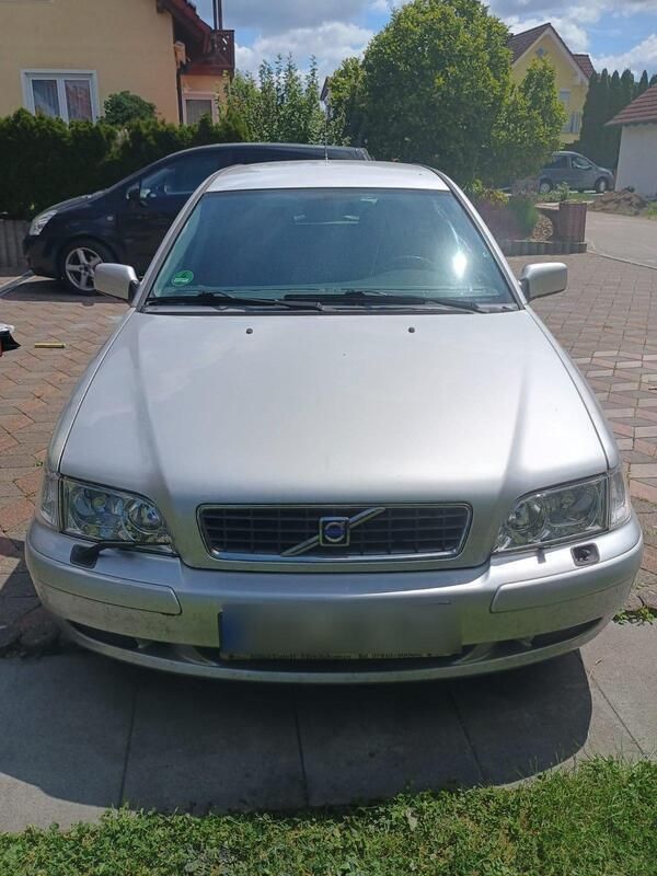 Silber Gebraucht 2003 Volvo V40 Kombi | 250 € (Superpreis) - Bild 1/4