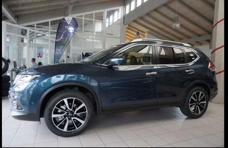 Blau Gebraucht 2017 Nissan X-Trail Tekna SUV | 13.500 € (Fairer Preis) - Bild 1/4