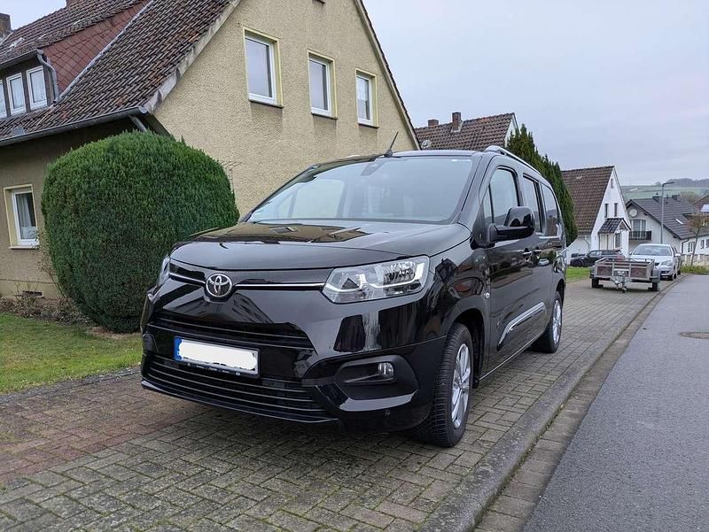 Schwarz Gebraucht 2020 Toyota Proace City City Van / Kleinbus | 19.999 € (Teuer) - Bild 1/4