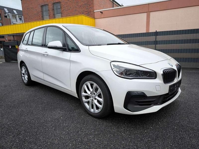 Alpinweiss iii Gebraucht 2022 BMW 218 Kombi | 14.999 € (Superpreis) - Bild 1/4