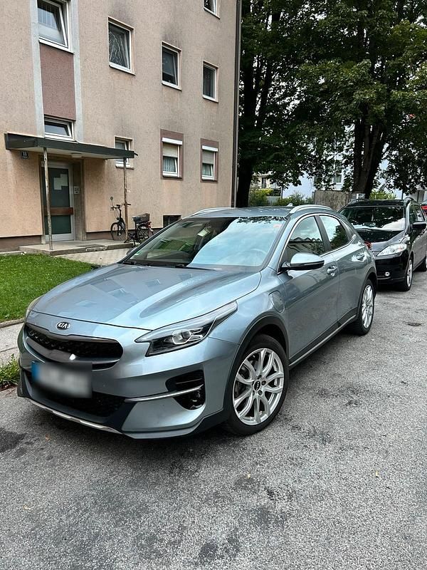 Grau Gebraucht 2020 Kia XCeed SUV | 17.500 € - Bild 1/4