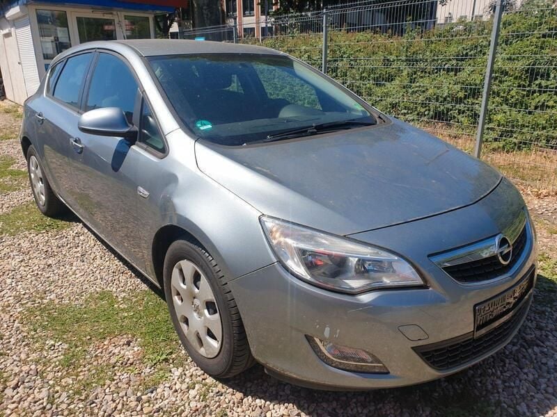 Silber Gebraucht 2010 Opel Astra Edition Limousine | 1.999 € - Bild 1/4