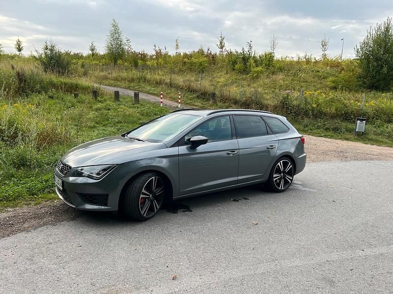 Grau Gebraucht 2016 Cupra Leon Kombi | 21.000 € (Fairer Preis) - Bild 1/4