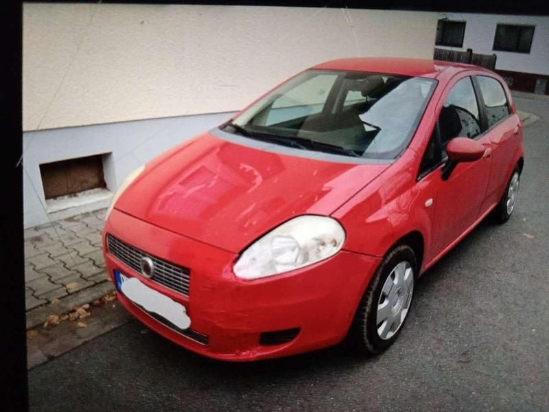 Rot Gebraucht 2009 Fiat Grande Punto Kleinwagen | 1.200 € (Superpreis) - Bild 1/3