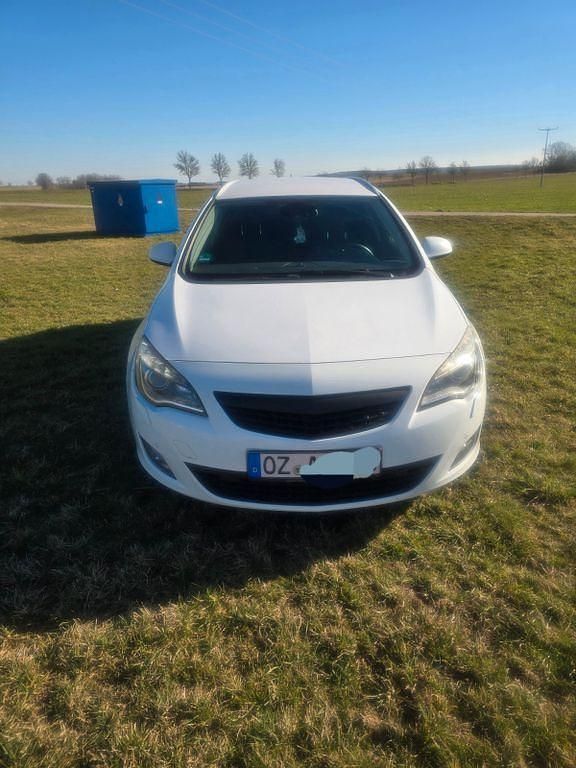 Gebraucht Opel Astra Design Edition 125 PS (91 kW) 2011 Weiß Kombi