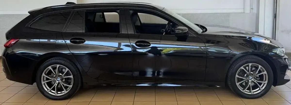Gebraucht BMW 320 Performance 190 PS (139 kW) 2023 Saphirschwarz Kombi