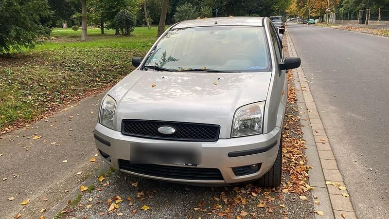 Silber Gebraucht 2004 Ford Fusion Kleinwagen | 600 € (Guter Preis) - Bild 1/4