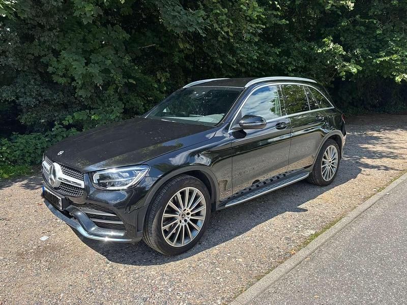 Schwarz Gebraucht 2021 Mercedes GLC400d AMG line SUV | 41.900 € (Superpreis) - Bild 1/4