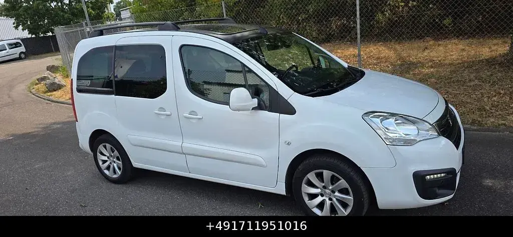Gebraucht Peugeot Partner Tepee Allure 120 PS (88 kW) 2017 Weiß Van / Kleinbus