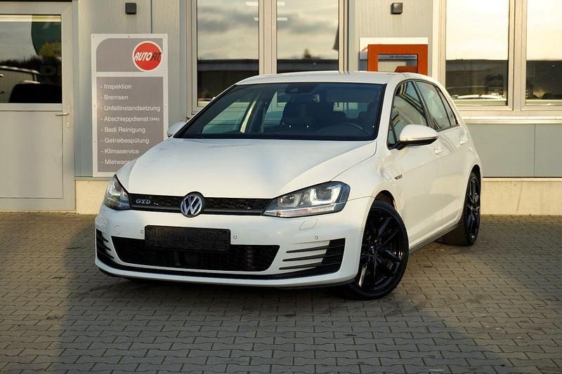 Weiß Gebraucht 2016 VW Golf VII GTD Limousine | 16.989 € (Fairer Preis) - Bild 1/4