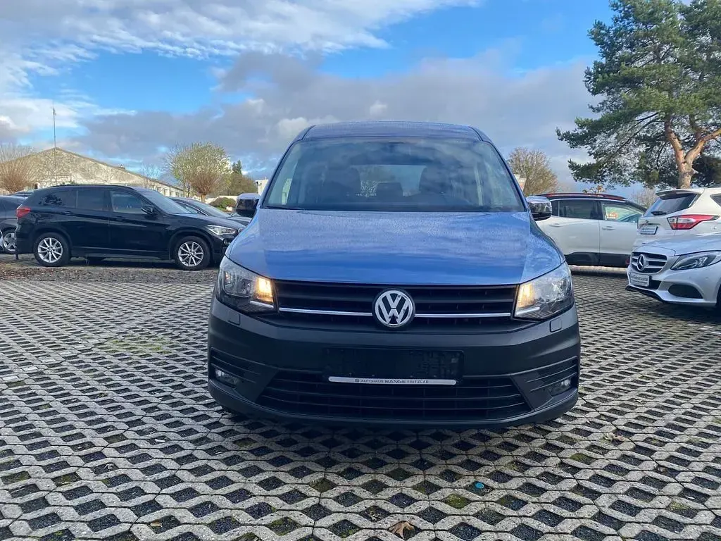 Gebraucht VW Caddy Maxi Trendline 184 PS (135 kW) 2018 Blau Van / Kleinbus