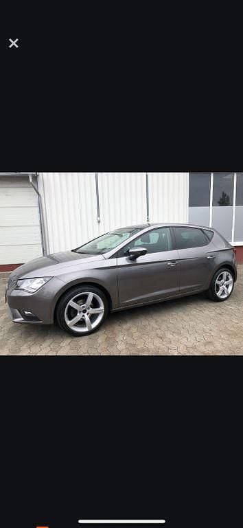 Grau Gebraucht 2015 Seat Leon Reference Limousine | 9.000 € (Etwas zu teuer) - Bild 1/4