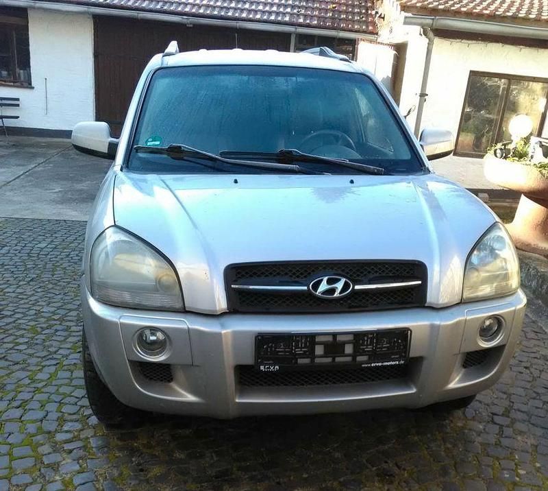 Silber Gebraucht 2005 Hyundai Tucson GLS SUV | 3.500 € (Fairer Preis) - Bild 1/4