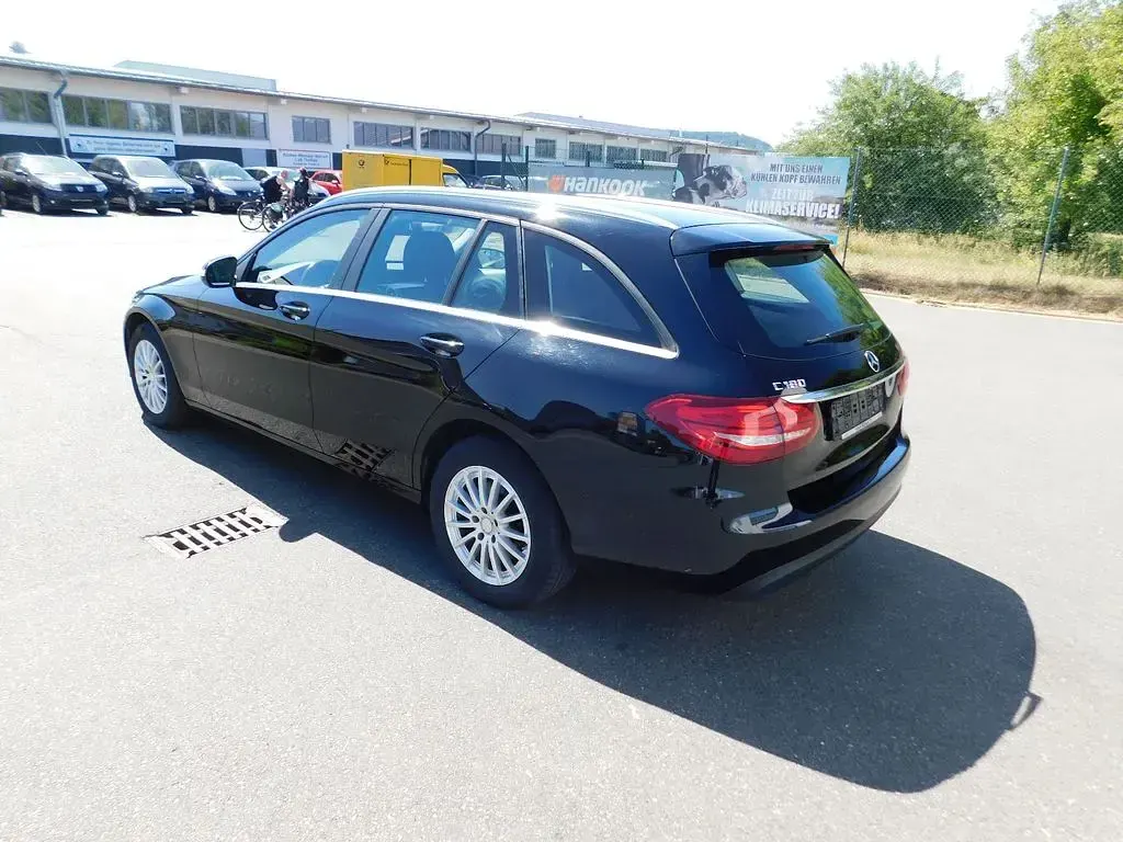 Gebraucht Mercedes C180 156 PS (114 kW) 2015 Schwarz Kombi