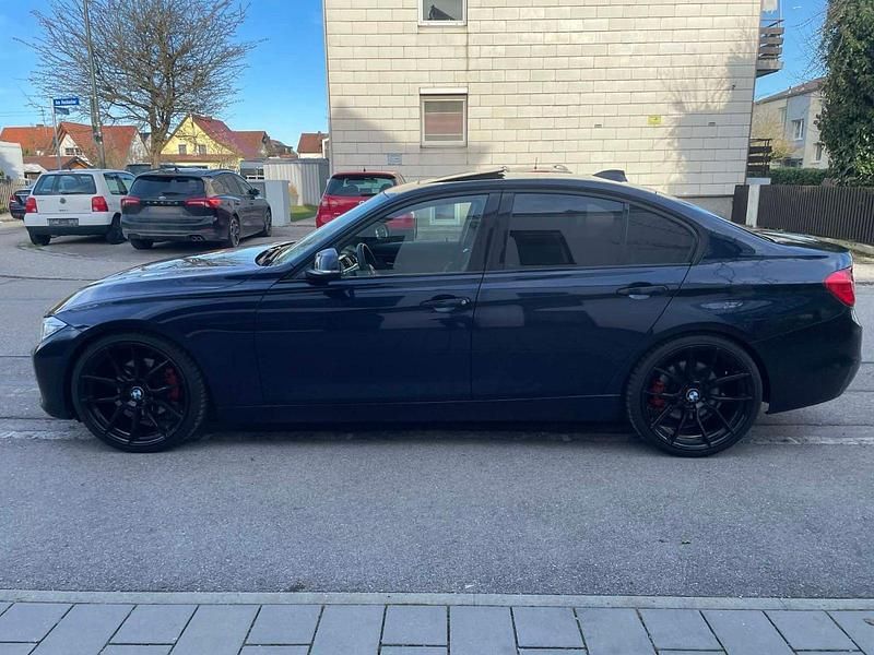 Gebraucht BMW 330 Luxury Line 258 PS (189 kW) 2014 Blau Limousine