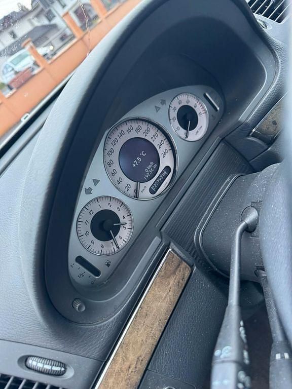 Gebraucht Mercedes E320 Avantgarde 224 PS (164 kW) 2002 Silber Limousine