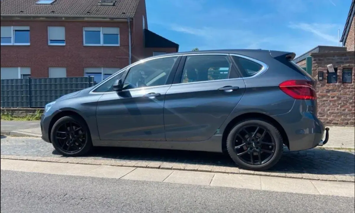 Używany BMW 220 Active Tourer Advantage 192 KM (141 kW) 2017 Szary Minivan