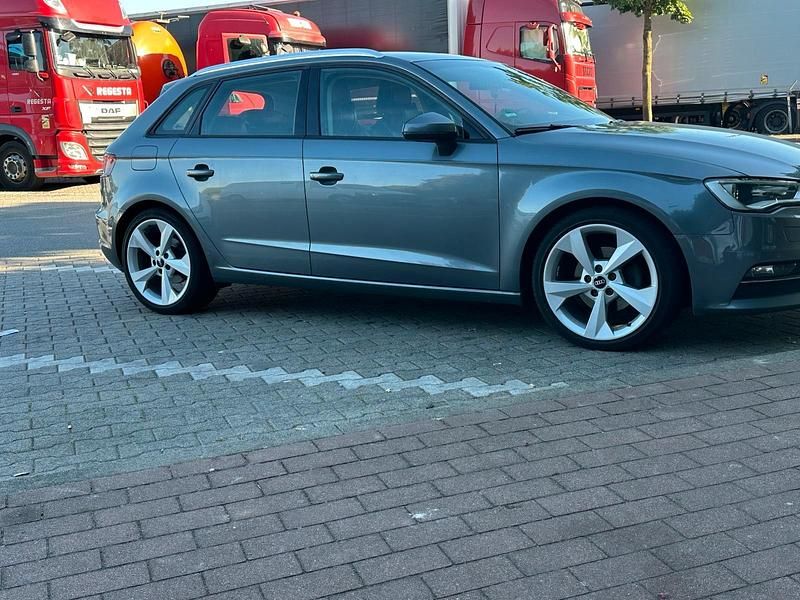 Gebraucht Audi A3 Design 150 PS (110 kW) 2015 Grau Kleinwagen