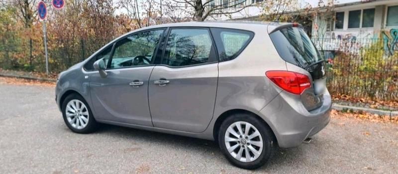Gebraucht Opel Meriva 95 PS (69 kW) 2012 Silber Van / Kleinbus