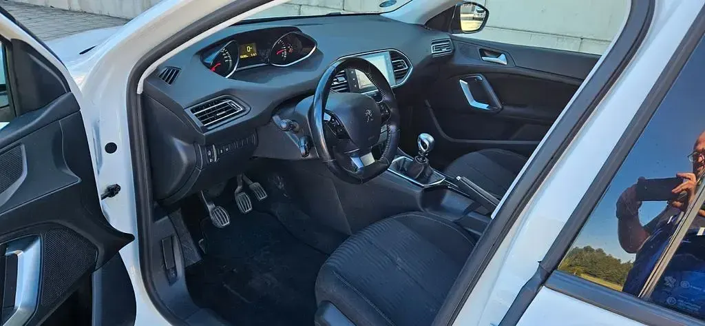 Gebraucht Peugeot 308 SW Active 120 PS (88 kW) 2016 Weiß Kombi