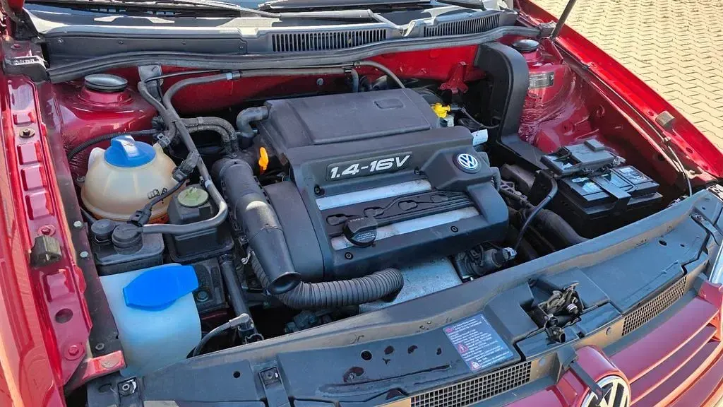 Używany VW Golf IV 75 KM (55 kW) 2000 Czerwony Sedan/Limuzyna