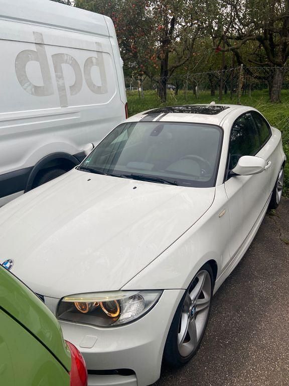 Weiß Gebraucht 2012 BMW 135 Performance Kleinwagen | 13.900 € (Superpreis) - Bild 1/4