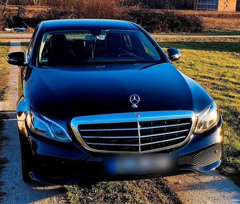 Schwarz Gebraucht 2018 Mercedes E200 Limousine | 13.200 € (Fairer Preis) - Bild 1/4