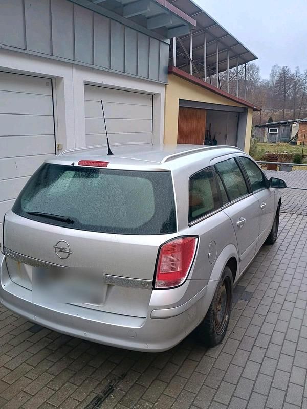 Gebraucht Opel Astra 105 PS (77 kW) 2008 Silber Kombi