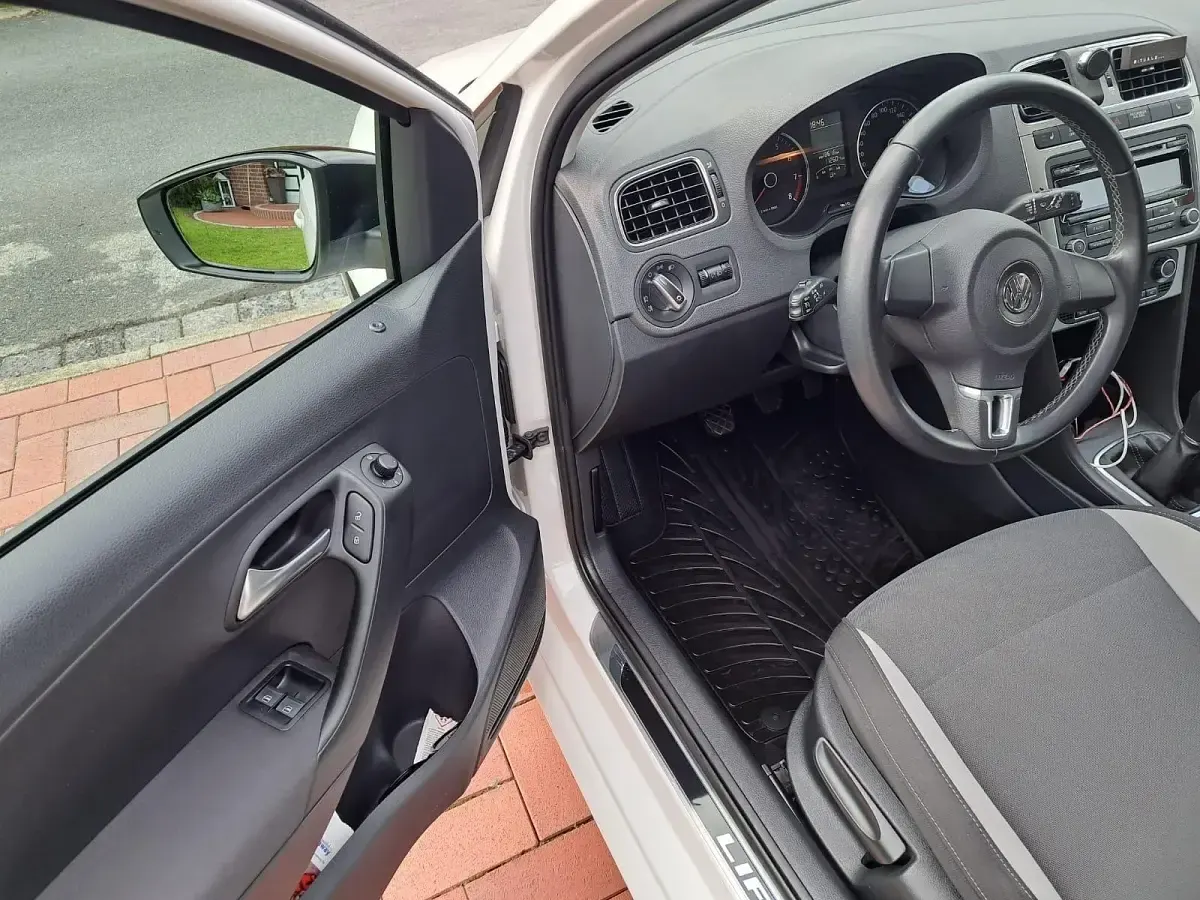 Gebraucht VW Polo 60 PS (44 kW) 2014 Weiß Kleinwagen