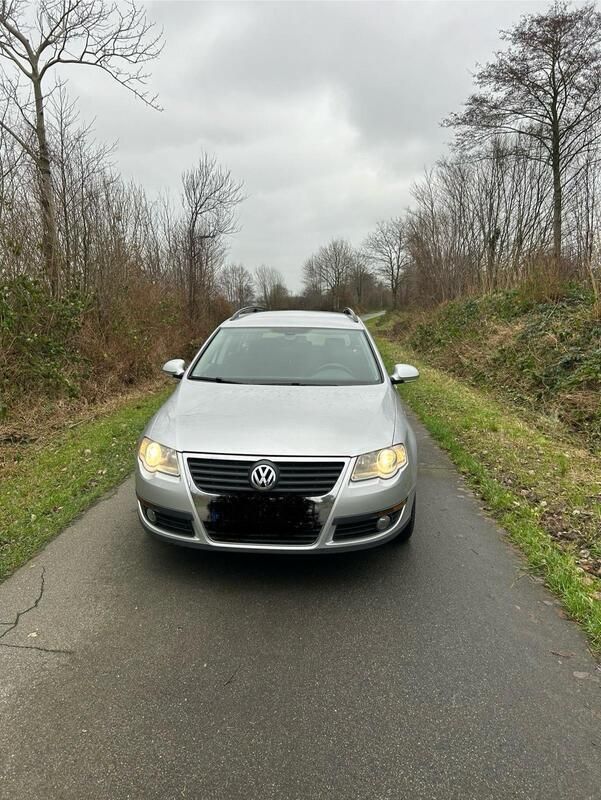 Silber Gebraucht 2009 VW Passat Kombi | 2.500 € (Fairer Preis) - Bild 1/4