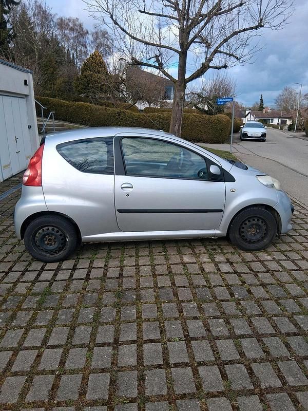 Gebraucht Peugeot 107 68 PS (50 kW) 2005 Silber Kleinwagen