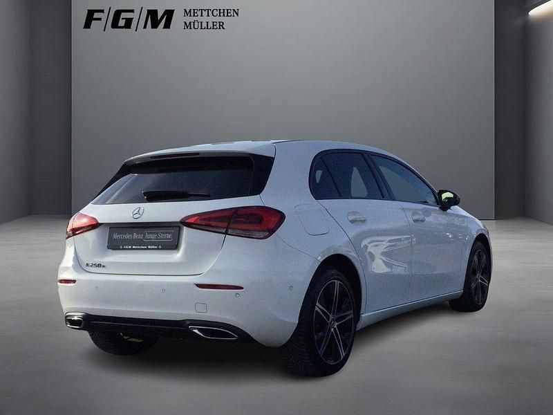 Gebraucht Mercedes A250 Progressive 218 PS (160 kW) 2021 Unilack polarweiß Limousine