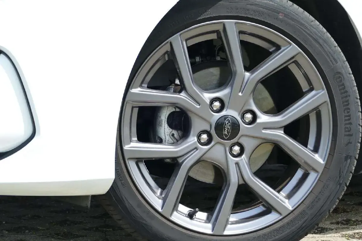 Gebraucht Ford Fiesta ST-Line 101 PS (74 kW) 2023 Frostweiß Kleinwagen