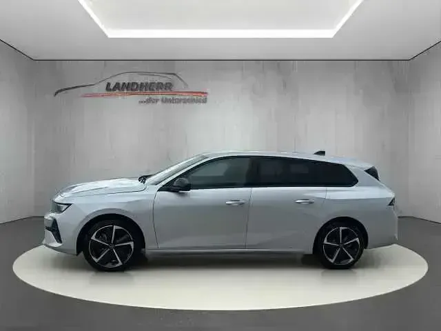 Używany Opel Astra 131 KM (96 kW) 2024 Srebrny Kombi