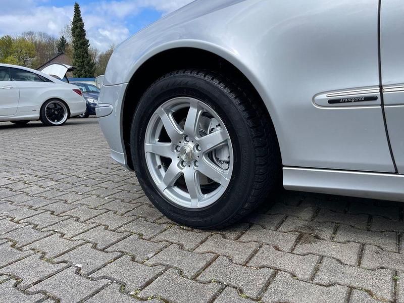 Gebraucht Mercedes E200 Elegance 140 PS (102 kW) 1997 Blau Limousine