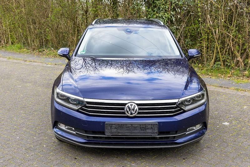 Gebraucht VW Passat Highline 150 PS (110 kW) 2019 Blau Kombi