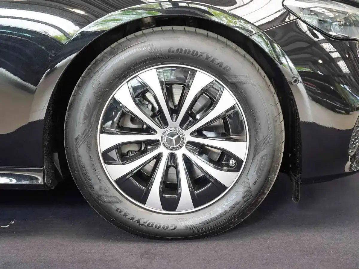 Second-hand Mercedes E220 Avantgarde 197 CP (144 kW) 2025 Negru Berlinǎ