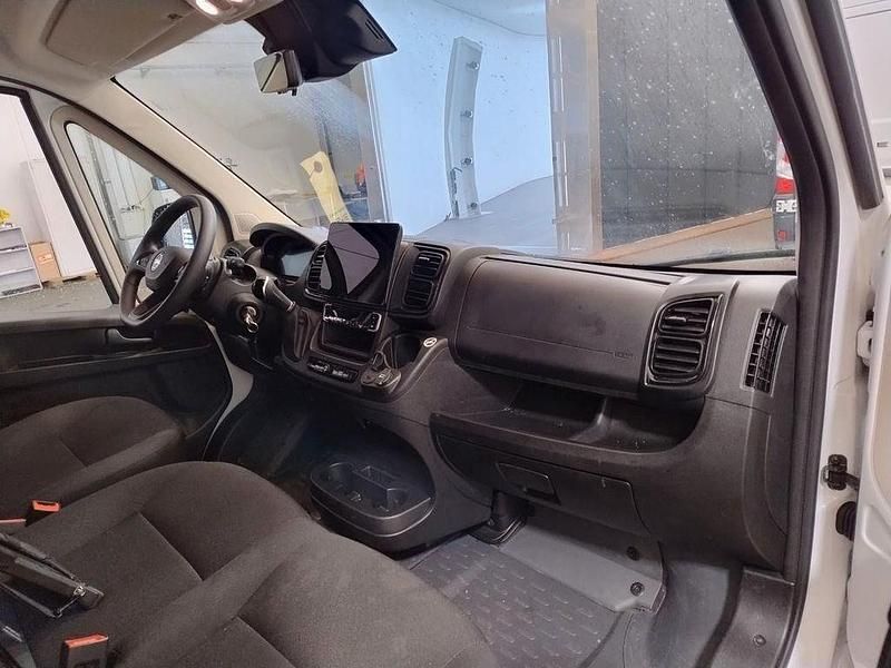 Gebraucht Opel Movano 140 PS (102 kW) 2024 Lackierung weiss icy/typ ausse Van