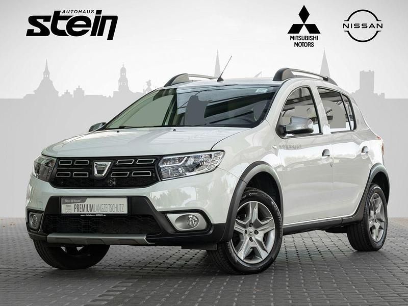 Weiss Gebraucht 2020 Dacia Sandero Essentiel Kleinwagen | 11.640 € (Guter Preis) - Bild 1/4