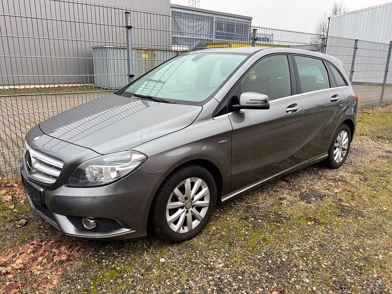Gebraucht Mercedes B200 156 PS (114 kW) 2012 Grau Van / Kleinbus