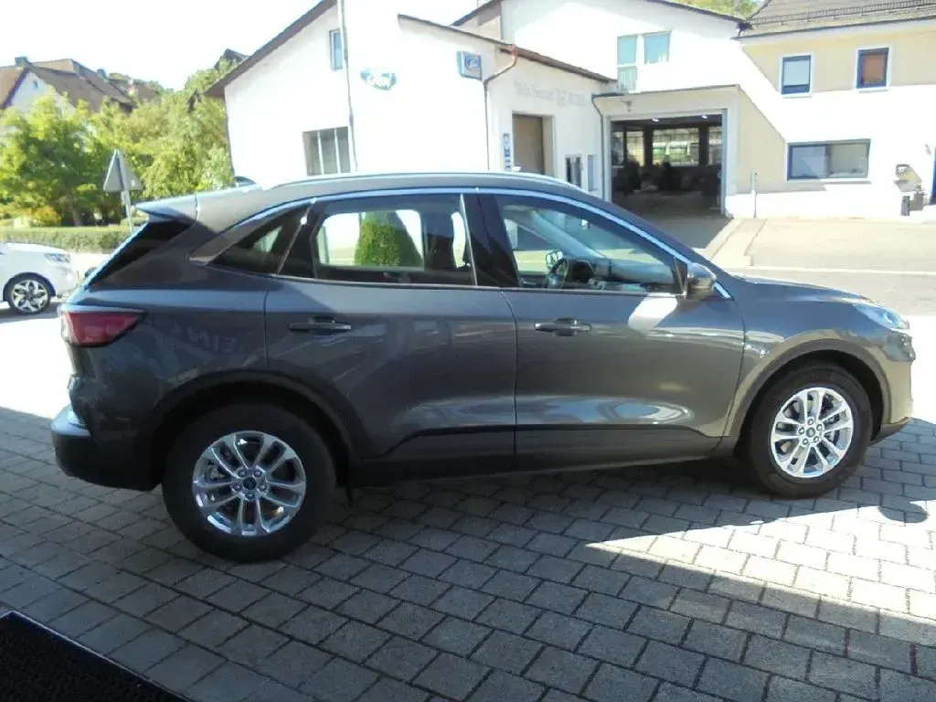 Gebraucht Ford Kuga Titanium 150 PS (110 kW) 2022 Grau SUV